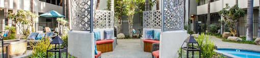 Candlewood Outdoor Seating 2 at Candlewood North, Northridge