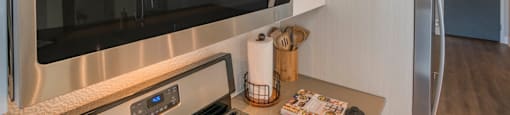 Electric Appliances at The Elle Apartments, Illinois, 60605