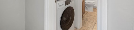 027 Colonial Manor Washer and Dryer Combo