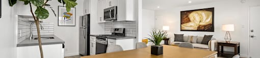 Kling Trio Apartments Dining Area
