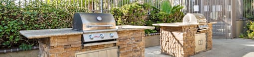 Spacious BBQ Area at Parkway Plaza Apartments, Culver City, CA