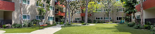 Apartments for rent in Encino Lush Landscaping