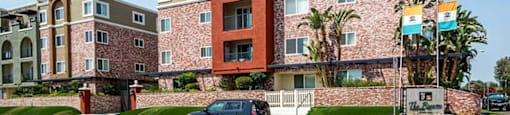 Landscaped Building Complex at The Reserve at Warner Center Apartments, Woodland Hills, CA 91367