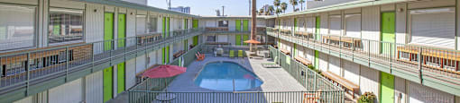 Community courtyard at The Continental Apartments in Phoenix AZ Nov 2020 (6)