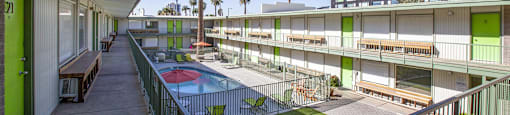 Community courtyard at The Continental Apartments in Phoenix AZ Nov 2020 (7)