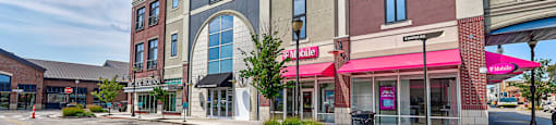 Apartments in Northland, Kansas City MO with In-Unit Washer and Dryer - Zona Rosa - Building Exterior with Streetlamps, Decorative Folliage, and Controlled Building Access