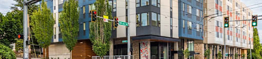 the building in which the hotel is located at Arbora Court, Seattle