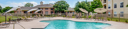 swimming pool at signature park apartments in Bryan Texas
