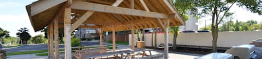 Bay Terrace patio and BBQ area in Bellville, ON