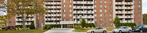 Brighton Court exterior of property in Windsor, ON