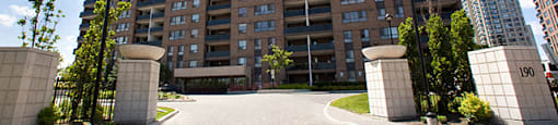 Building exterior entrance at 190 Cityview in Brampton, ON