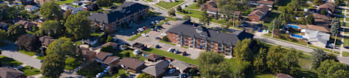 Garden Court in Windsor, ON drone view of property and neighbourhood
