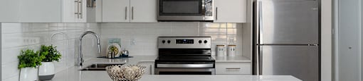 Glenmore Central in Kelowna, BC kitchen breakfast bar with quartz counter tops