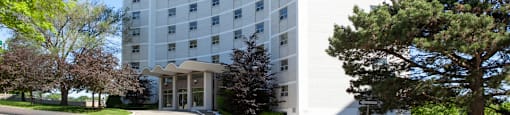 Harbourview Apartments building exterior 1 in Oakville, ON