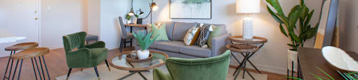 Harbourview Apartments living room in Oakville, ON