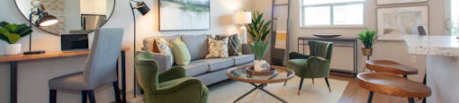 Harbourview Apartments living area featuring home office area in Oakville, ON