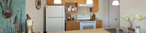 Heritage Lofts apartments kitchen featuring pendulum lighting in Gatineau, QC