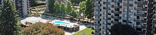 Horizon Towers in Burnaby, BC drone image of building