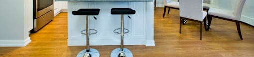 Laura Secord Apartments modern kitchen with island and cozy dining area in Niagara Falls, ON