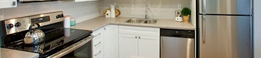 Laura Secord Apartments kicthen with stainless steel appliances in Niagara Falls, ON