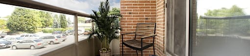 Leamington Heights charming balcony in Leamington, ON