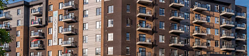 Exterior view of Le Saint-Laurent Apartments building 8035 showing driveway to building