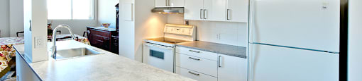 Les Jardins Hauterive in Sherbrooke, QC kitchen with large breakfast bar