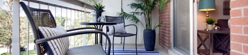 Linden Court charming balcony in St. Catharines, ON