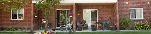 Linden Court exterior image of building in St. Catharines, ON