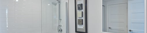 Lumineau in Sherbrooke, QC bathroom with full sized bathtub