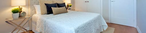 Lyndon Place spacious bedroom with hard surface flooring and large closet in Niagara Falls, ON