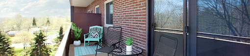 Marlan Towers in Owen Sound, ON charming balcony with patio furniture
