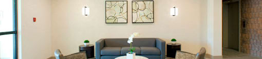 Mountain View seating area in lobby in Collingwood, ON