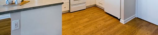 Edgehill Apartments in Barrie, ON modern kitchen with an L shaped counter top