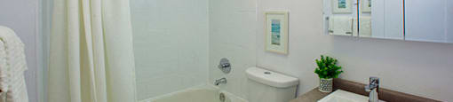 Fairway Towers bathroom with full size bathtub in Sarnia, ON