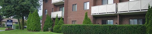Chestnut Court in St. Thomas exterior landscape grounds