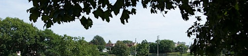 Parks and basketball courts available closeby