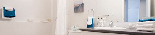 Summerhill Place in Nanaimo, BC bathroom with upgraded cabinetry