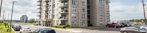 Building 3410 at Axial Towers located in Laval