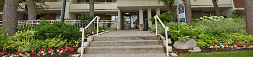 Lord Simcoe Apartments exterior image of building in Niagara Falls, ON