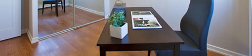 Shannon Towers in Collingwood, ON second bedroom set up as home office