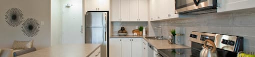 Silvercreek Towers in Georgetown, ON kitchen with island and upgraded cabinetry