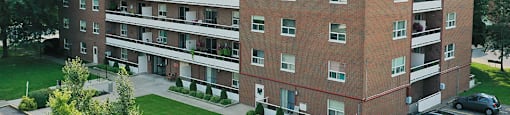 St. Lawrence Village in St. Catharines, ON Exterior of 33 Leaside