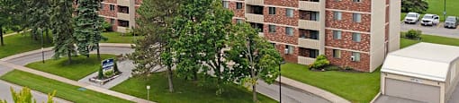 Sunnidale Place in Barrie, ON drone image of building
