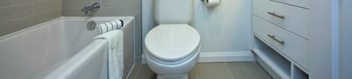 Watson Park Apartments bathroom featuring tub shower in Guelph, ON