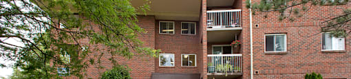 Waverly Place exterior image of front entrance in St. Catharines, ON