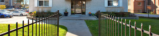 London Road Apartments exterior image of building in Sarnia, ON