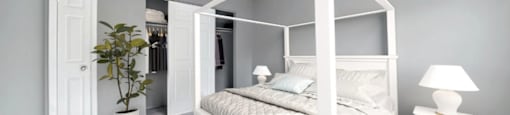 a bedroom at Nottingham Place Apartments