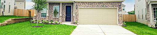 Garages Available at Lakeside Conroe, Texas