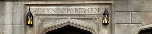 The entrance at Evelyn Apartments, Illinois, 60304